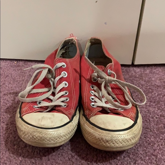 Red converse - Picture 2 of 5